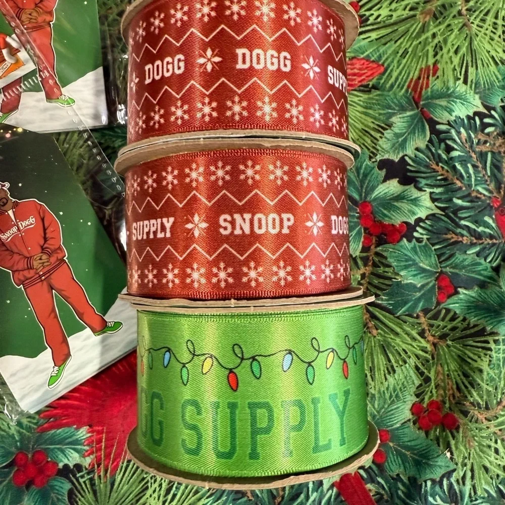 Snoop Dogg NEW Holiday Gift Wrap Ribbon Set - Red and Green and Name Tag Labels